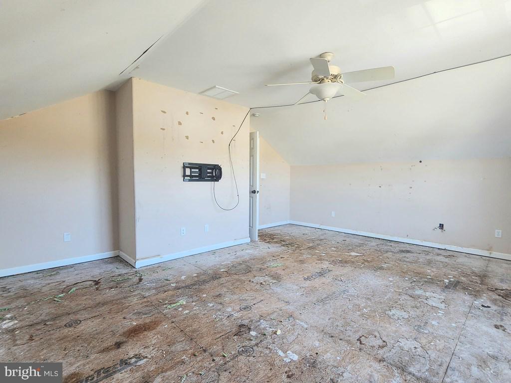 CAPTAIN'S COVE - Residential