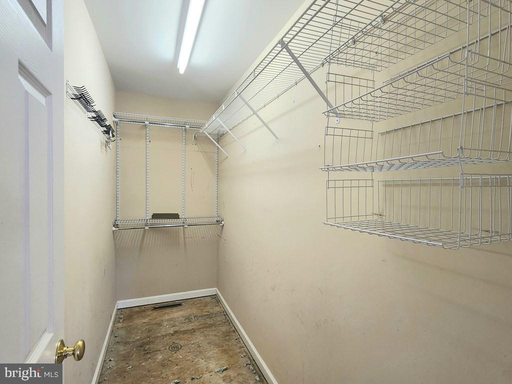 CAPTAIN'S COVE - Residential