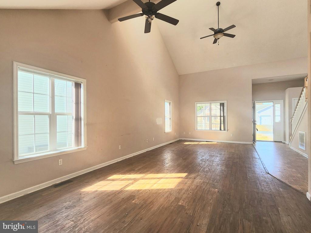 CAPTAIN'S COVE - Residential