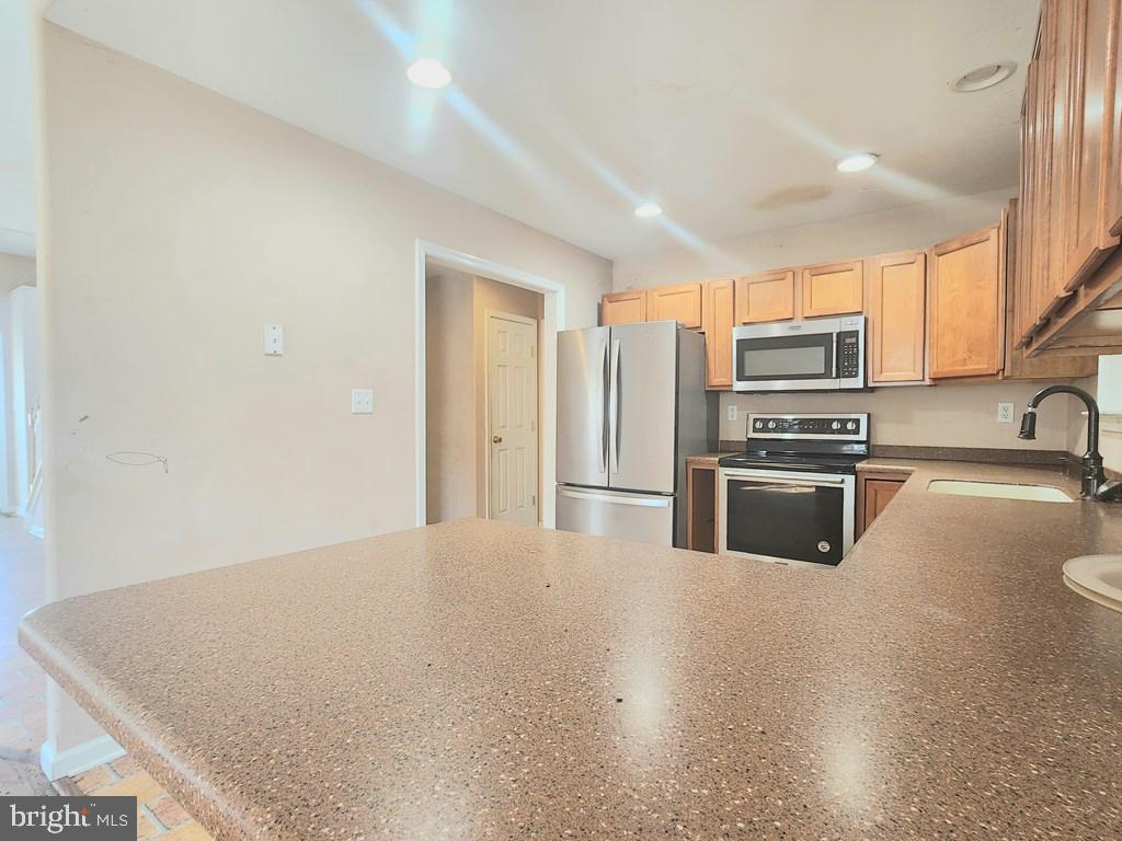 CAPTAIN'S COVE - Residential