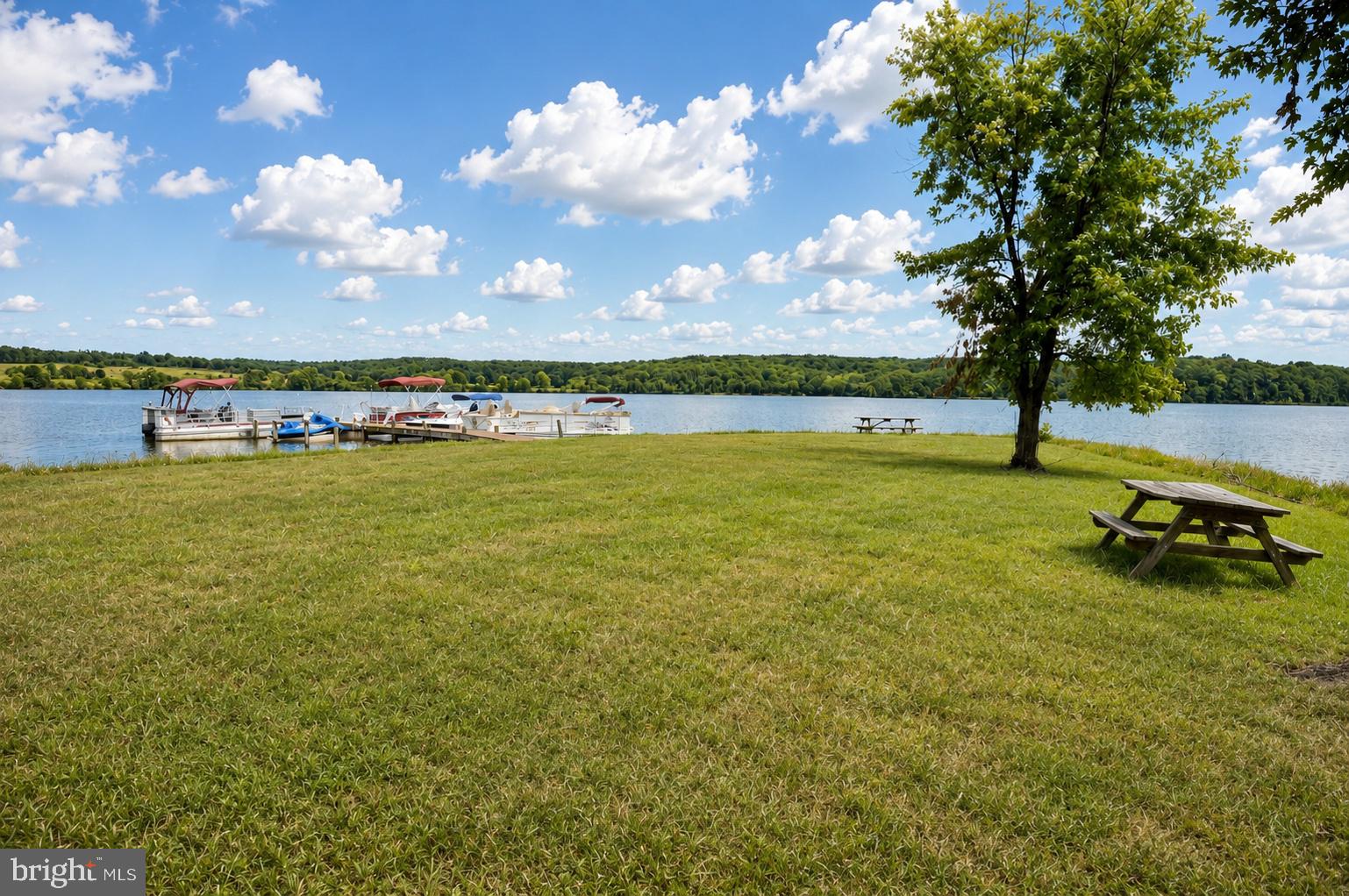 STUBBS LAKE VIEW - Residential