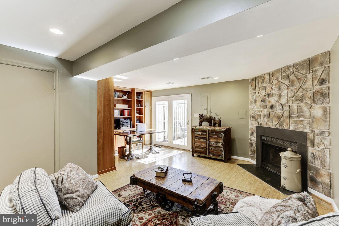 THE VILLAGE PARK - Residential Lease