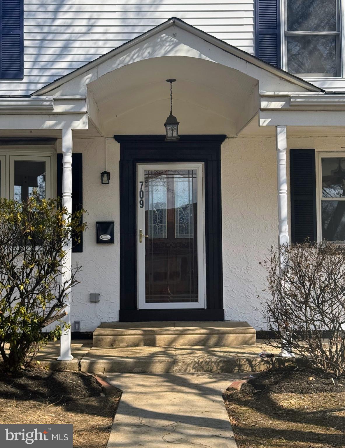 709 PEARL AVENUE