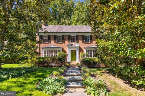 Photo of 5320 FALMOUTH RD, BETHESDA, MD 20816 (MLS # MDMC2106260)