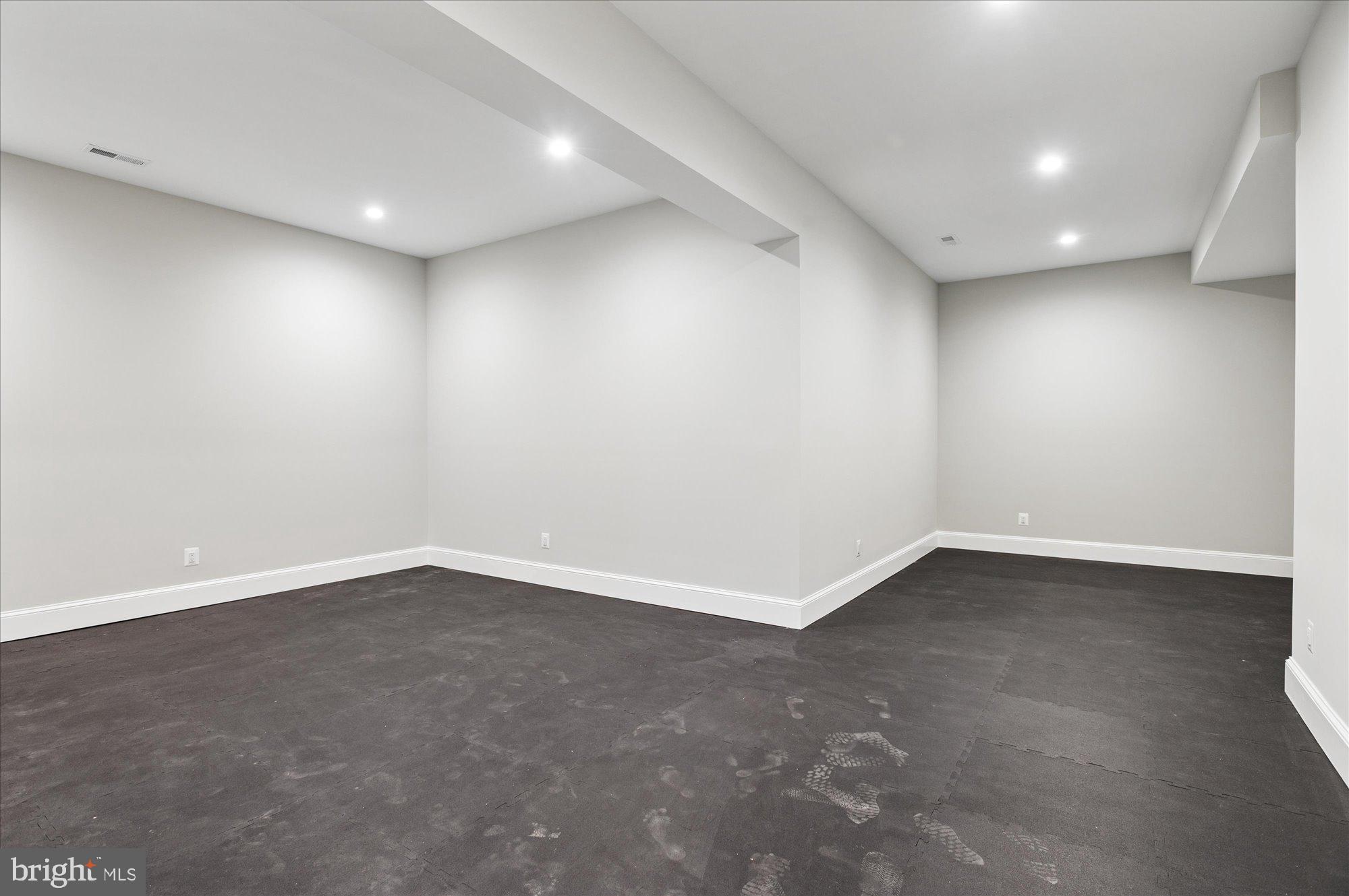 CHESTERBROOK WOODS - Residential