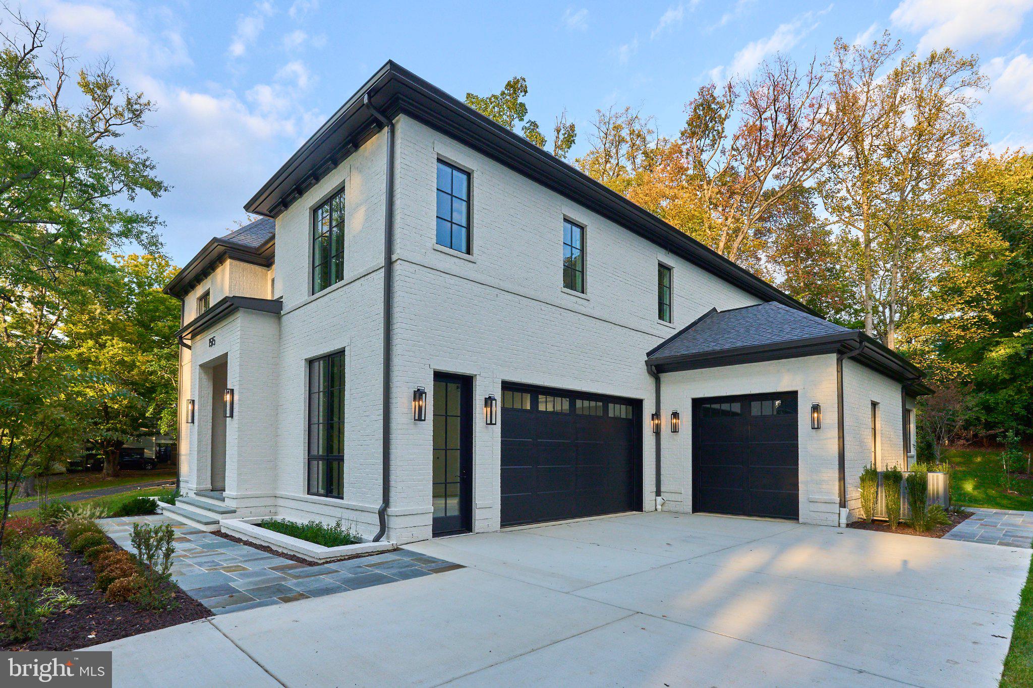 1515 CRESTWOOD LANE