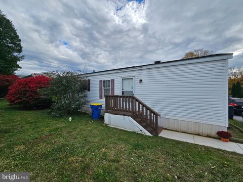 24 ERICA CIRCLE HONEY BROOK PA 19344