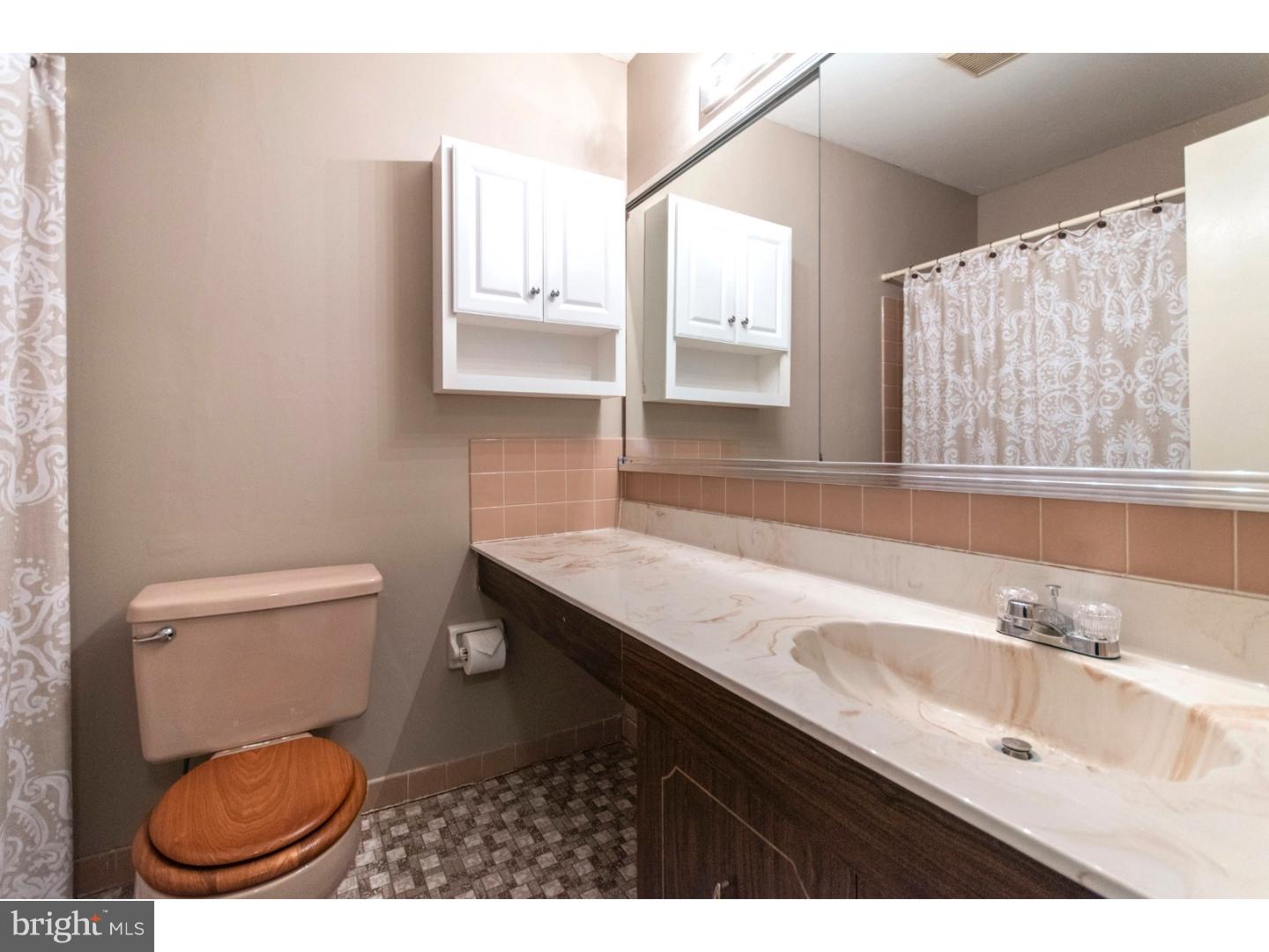 SAW MILL VALLEY - Residential