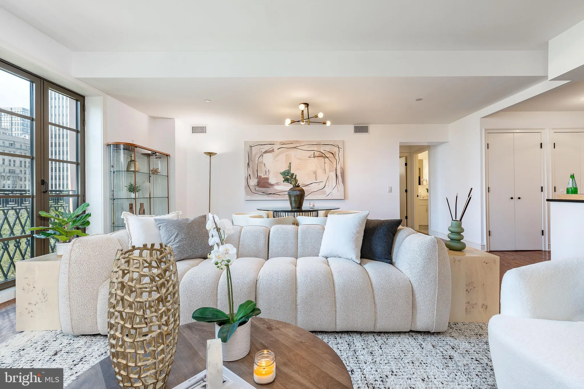 Philadelphia, Pennsylvania 19103, United States, 3 Bedrooms Bedrooms, ,3 BathroomsBathrooms,Residential,Active,167340