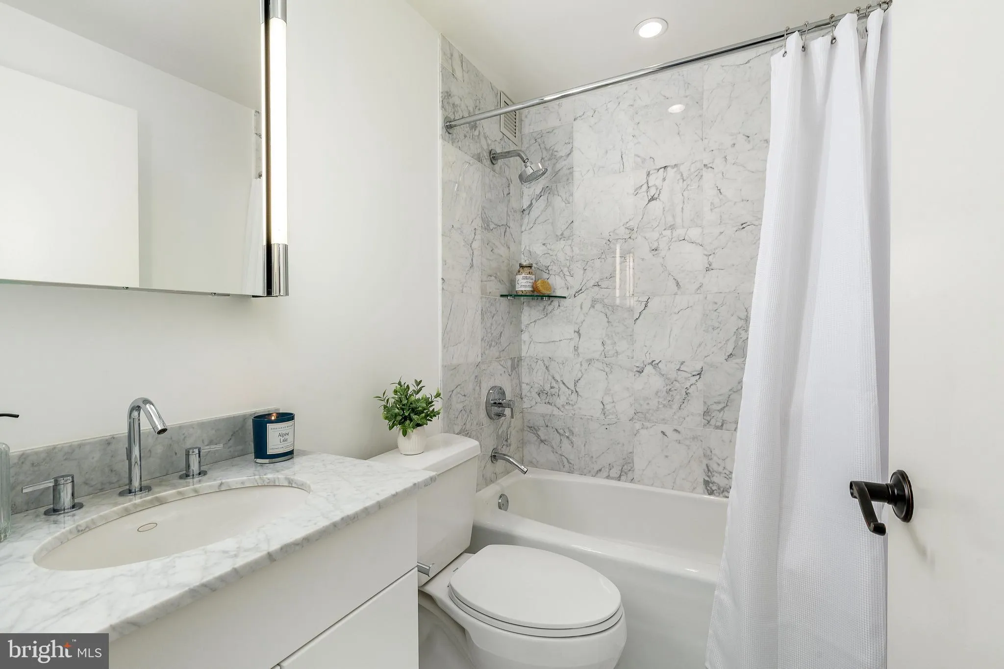 Philadelphia, Pennsylvania 19103, United States, 3 Bedrooms Bedrooms, ,3 BathroomsBathrooms,Residential,Active,167340