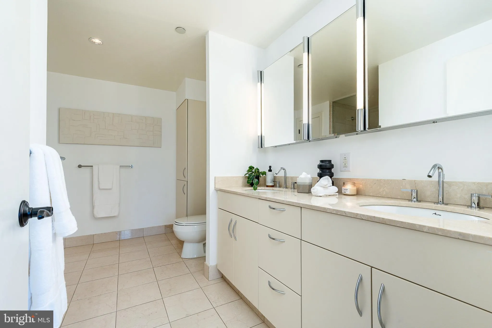 Philadelphia, Pennsylvania 19103, United States, 3 Bedrooms Bedrooms, ,3 BathroomsBathrooms,Residential,Active,167340