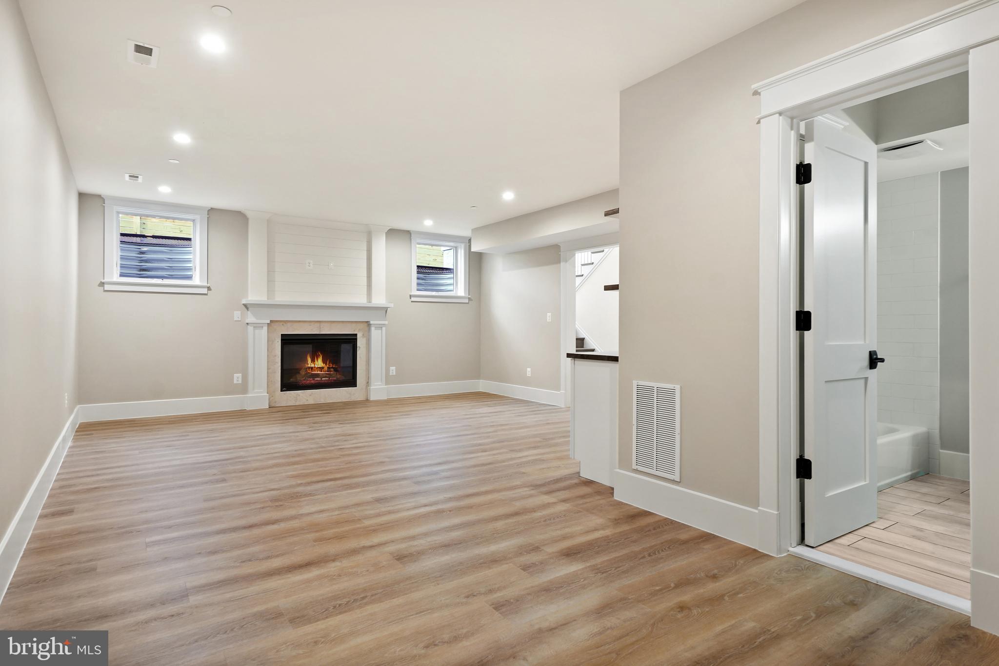 OAKWOOD KNOLLS - Residential