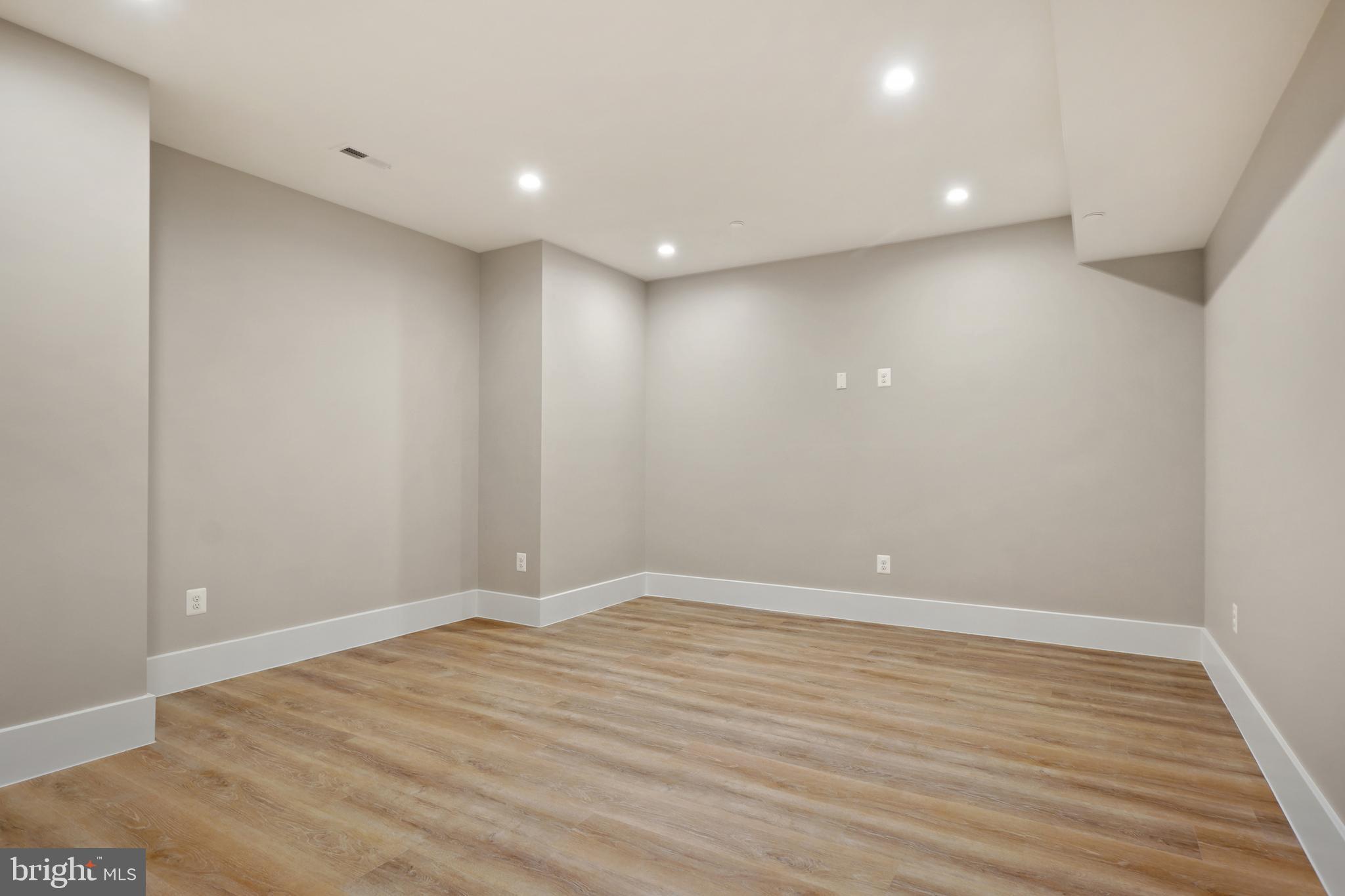 OAKWOOD KNOLLS - Residential