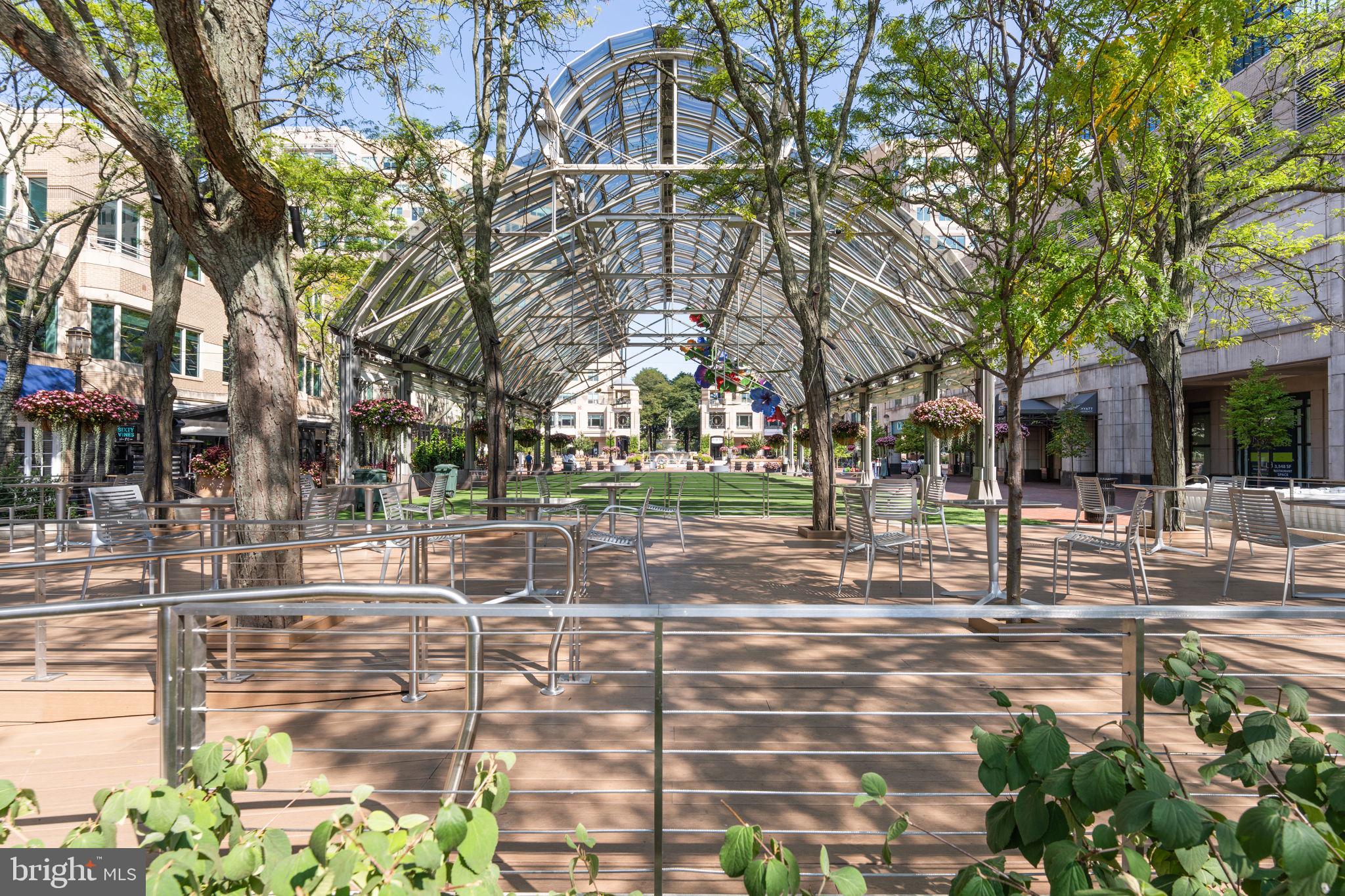 WHITNEY PARK - Residential