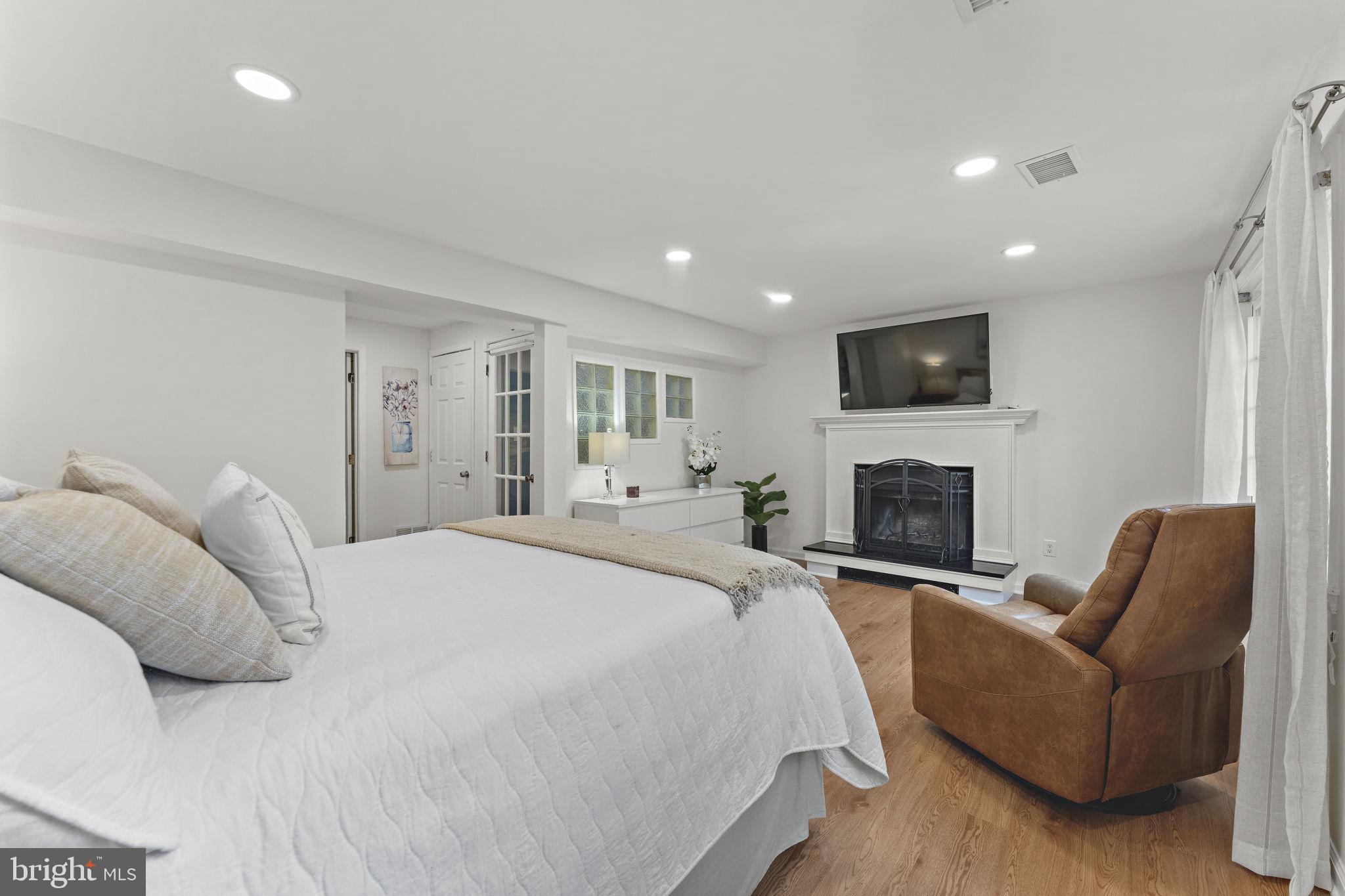 WHITNEY PARK - Residential