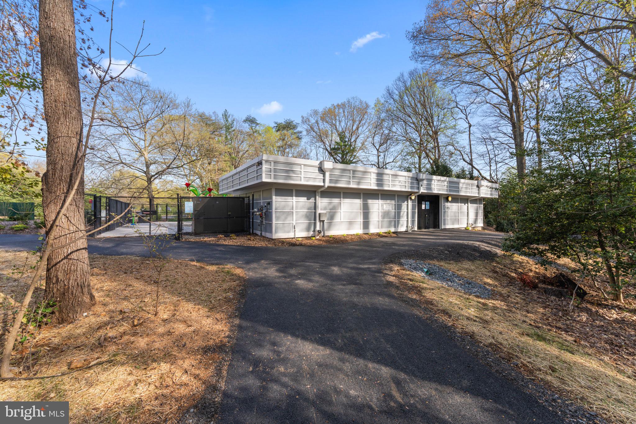 WHITNEY PARK - Residential