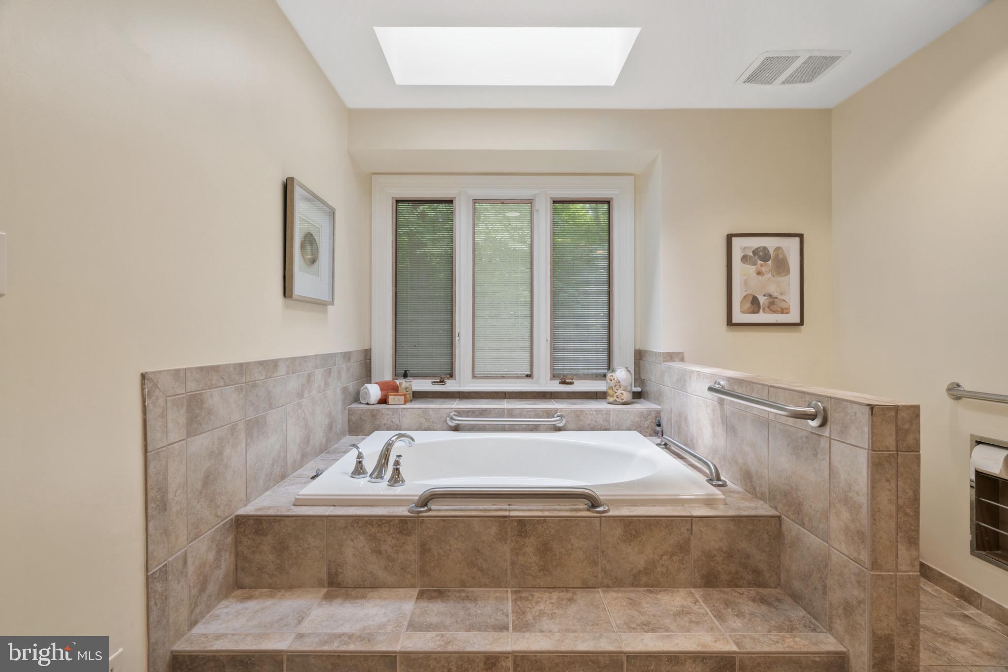 NORBECK KNOLLS - Residential