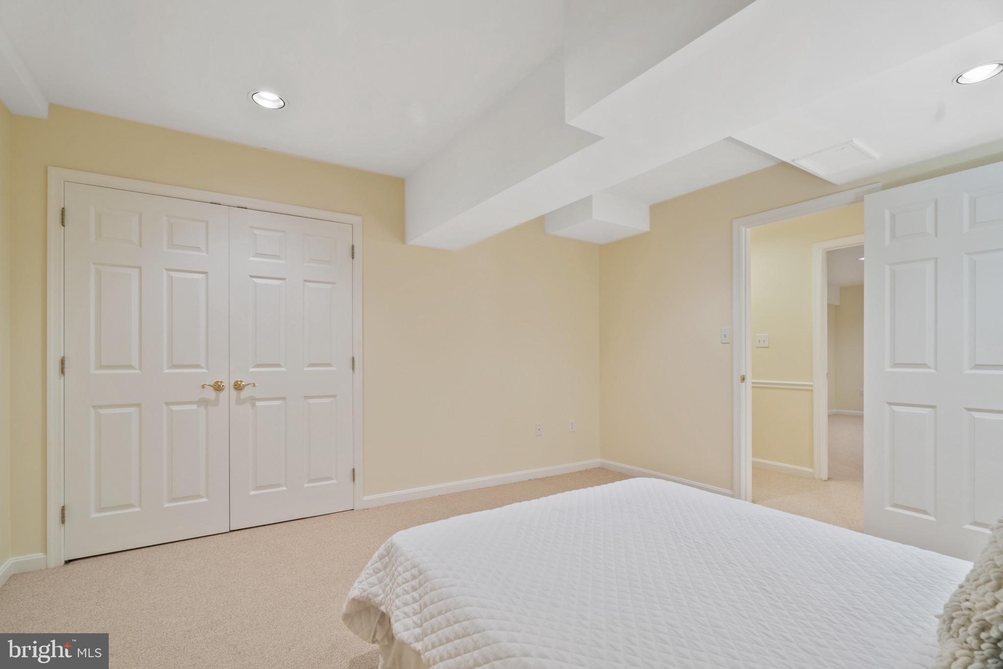 NORBECK KNOLLS - Residential