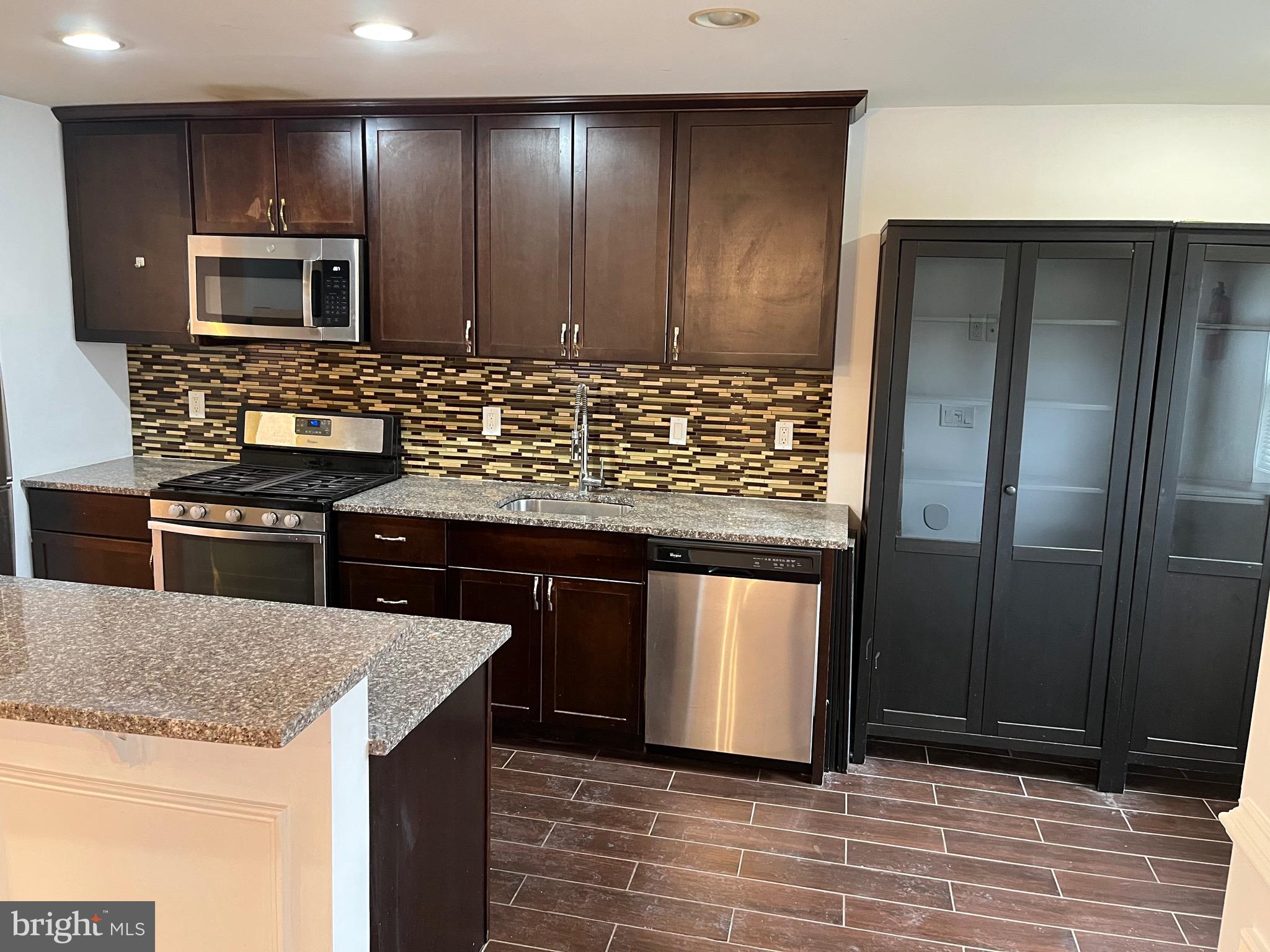 IMPERIAL GARDENS - Residential