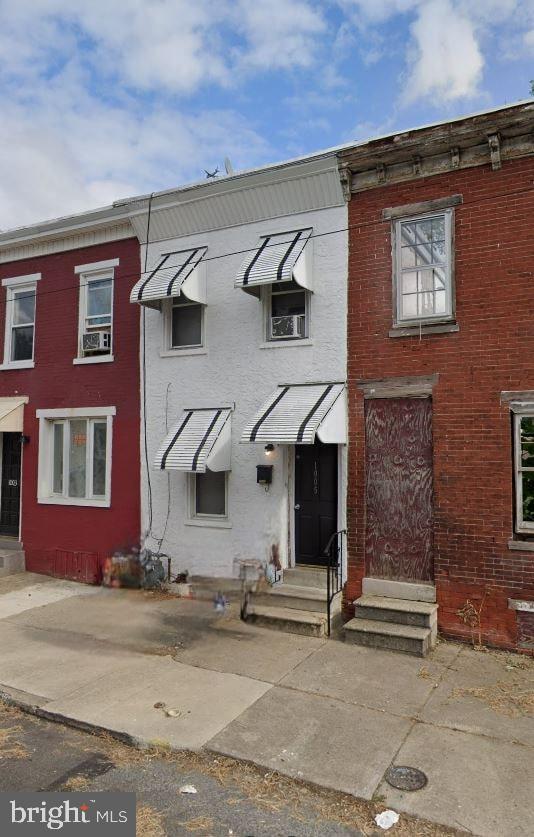 Investor-friendly and income-producing, 1005 W 8th Street is a 2-bedroom, 1-bath single-family home currently rented at $1,100/month. With tenants already in place, this property offers immediate cash flow with minimal management required.
-Also can be sold as a package deal with: 1013 W 8th St, 311 Pennell St, 346 Kerlin St, 1017 W 8th St, 2108 W 6th St, 825 Hughes St, 2104 W 6th St
NOTE: The property will be sold in AS-IS condition. The buyer is responsible for U&O.