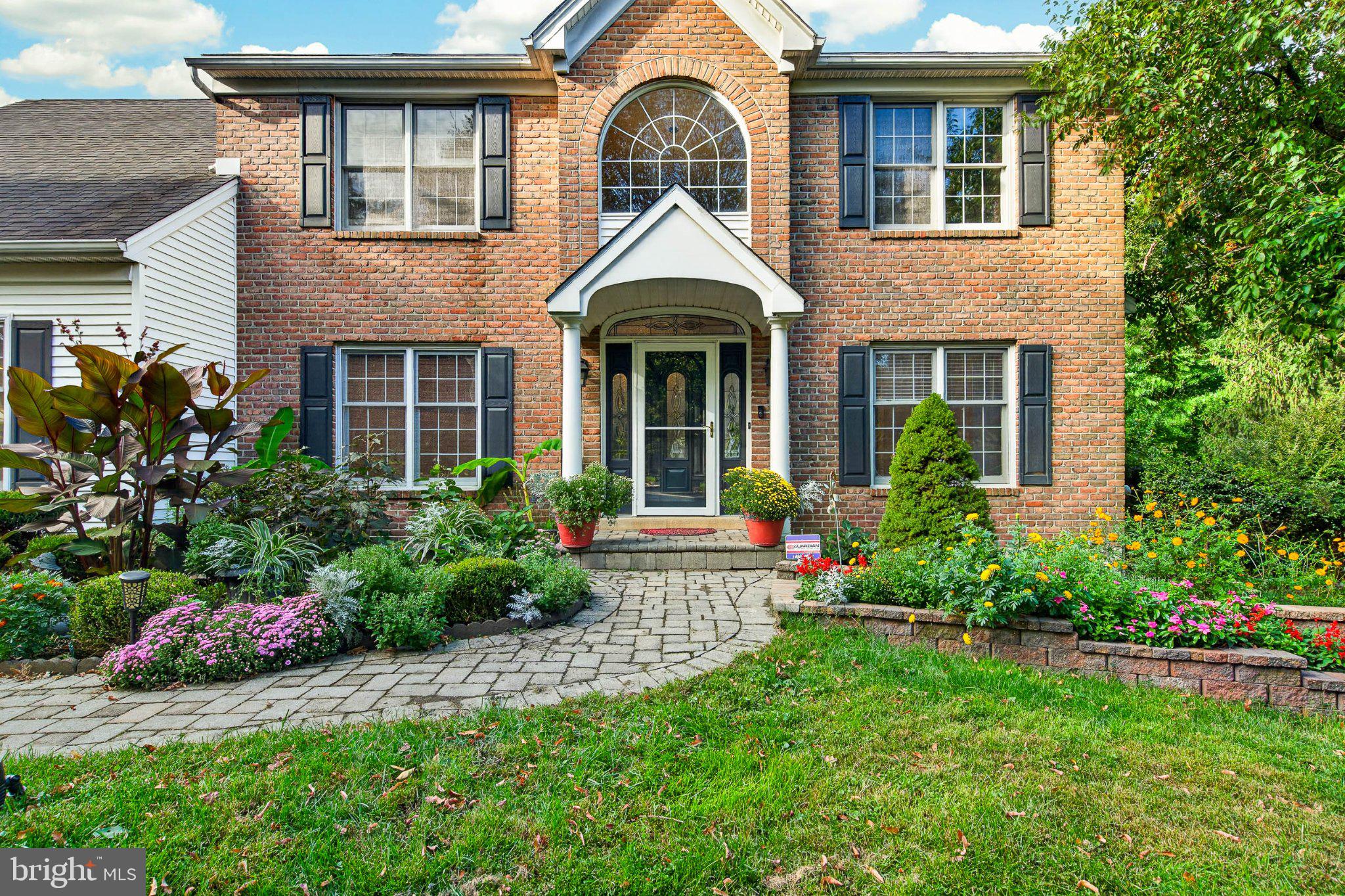 810 THICKET COURT