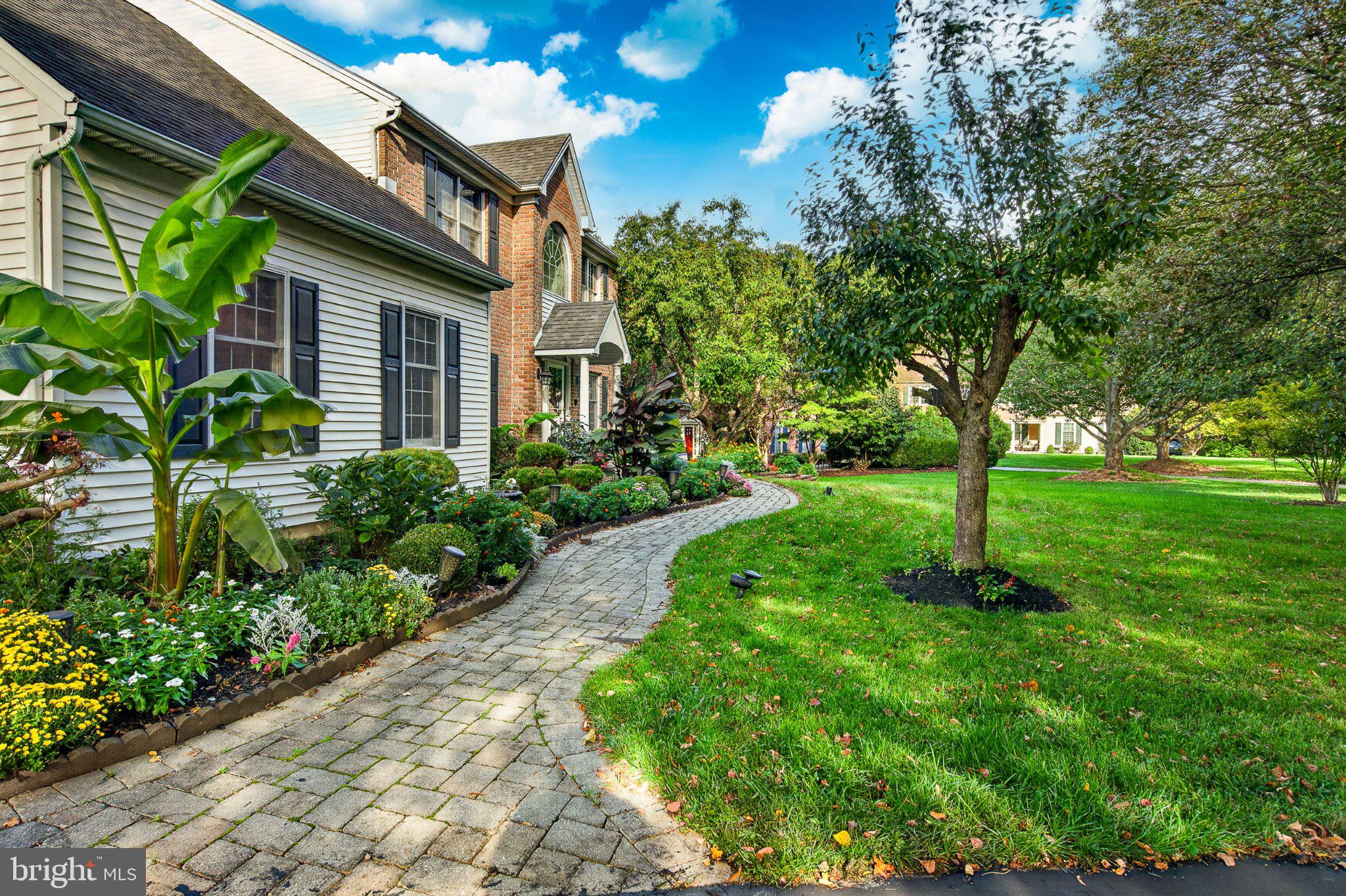 810 THICKET COURT