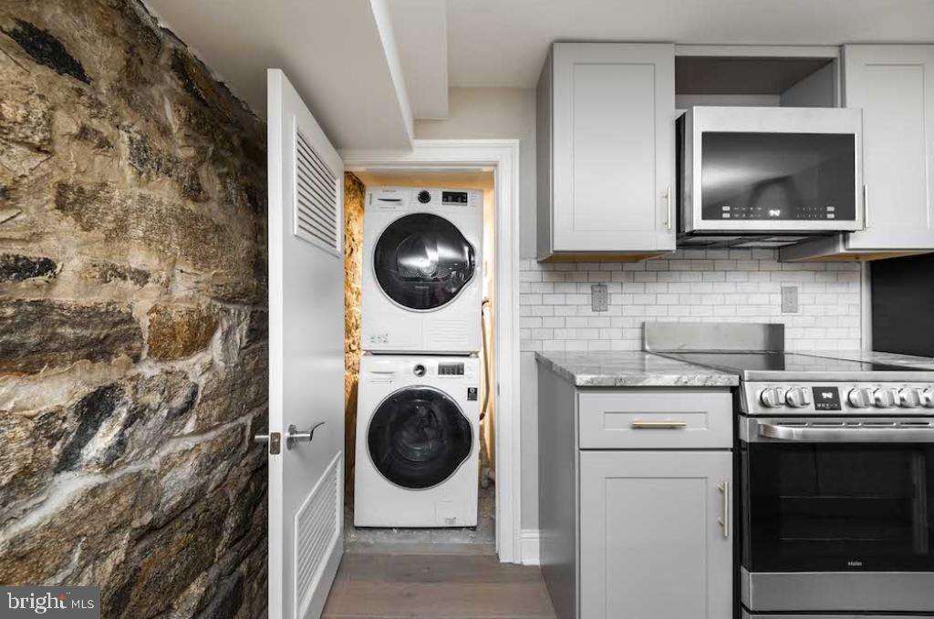 33 LETITIA STREET 408