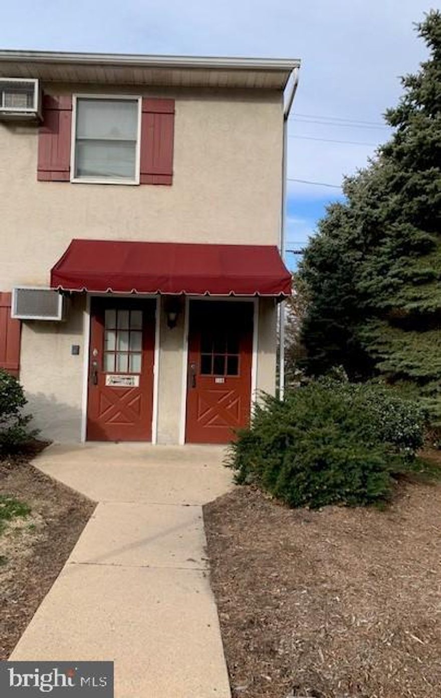 **This apartment is above a District Justice courtroom, no noise will be tolerated** $35 non-refundable application fee required per applicant. Credit score of 600 or above with a clean credit report. **PLEASE DO NOT CONTACT THE LISTING AGENT DIRECTLY** FOR INFORMATION AND SHOWINGS, PLEASE CALL OR EMAIL THE RENTAL OFFICE. **AGENTS, PLEASE READ AGENT REMARKS**