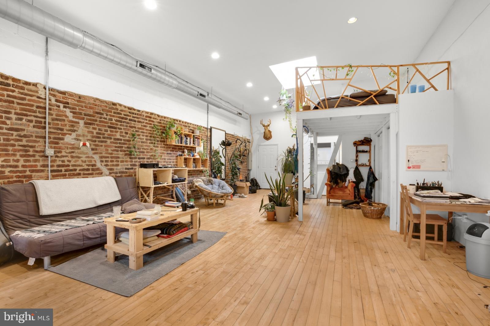 OLDE KENSINGTON - Residential Lease