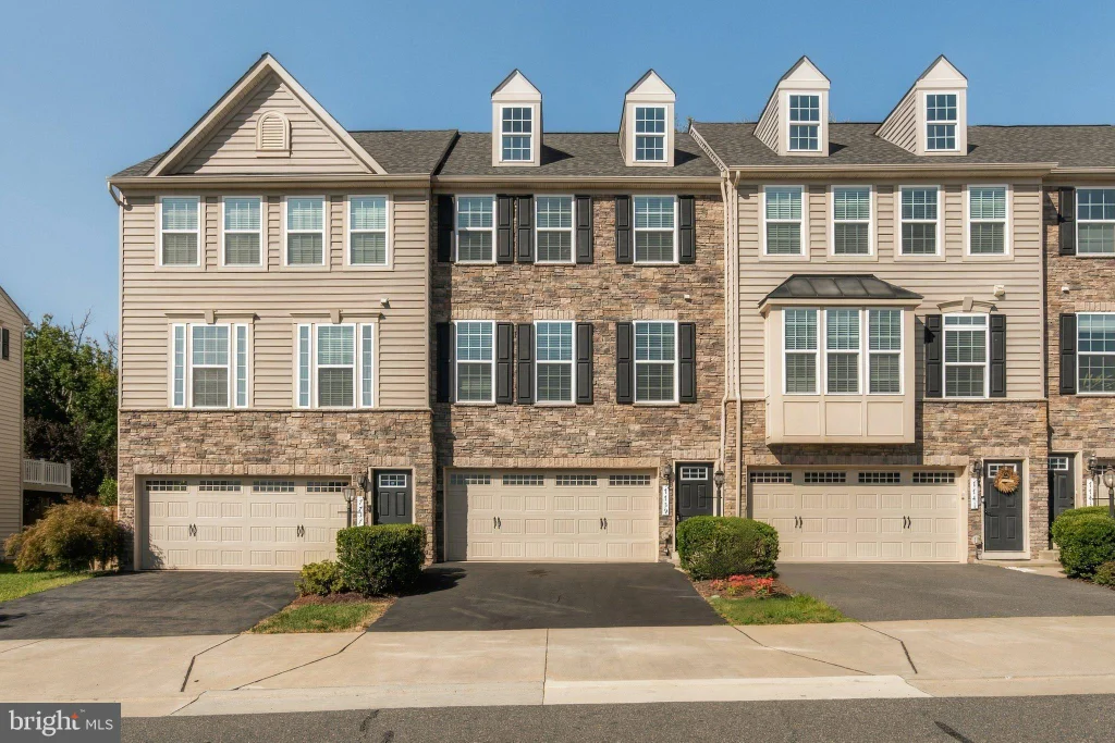 7739 Milton Circle, Gainesville, VA 20155