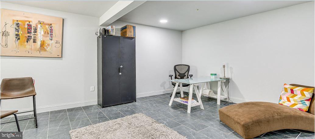 EASTERWOOD - Residential Lease