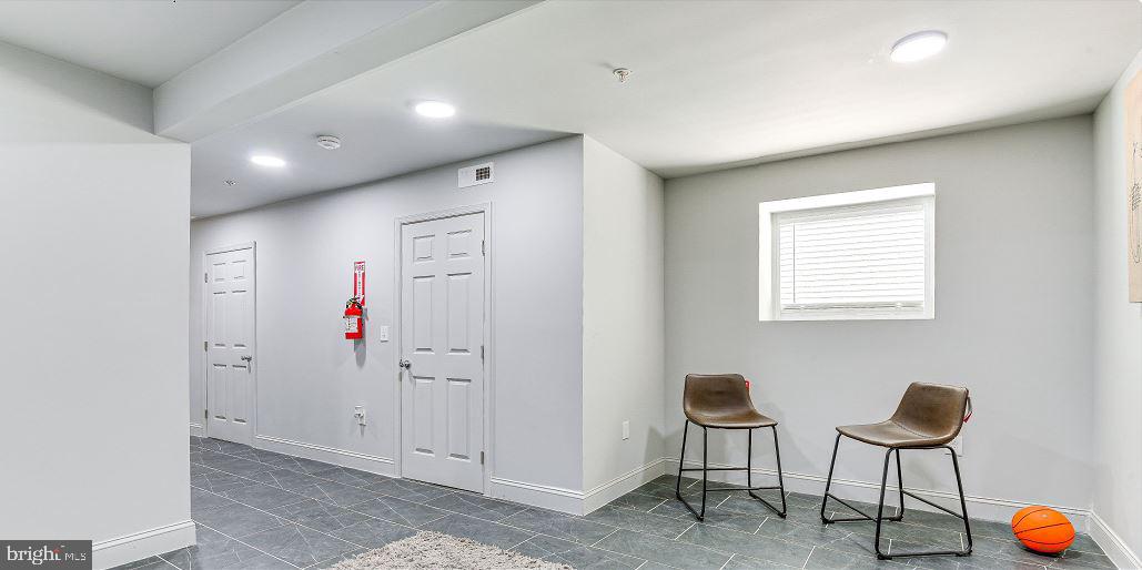 EASTERWOOD - Residential Lease