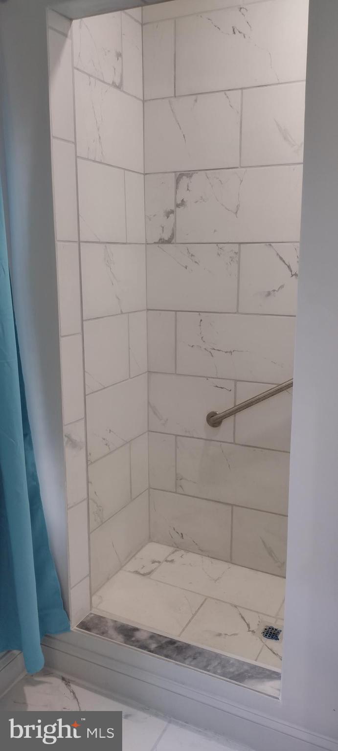 EASTERWOOD - Residential Lease