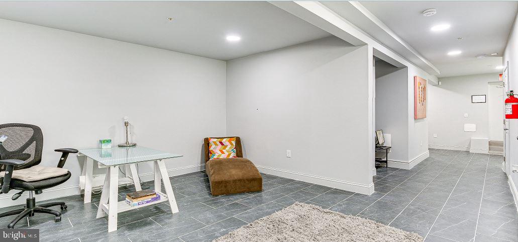 EASTERWOOD - Residential Lease