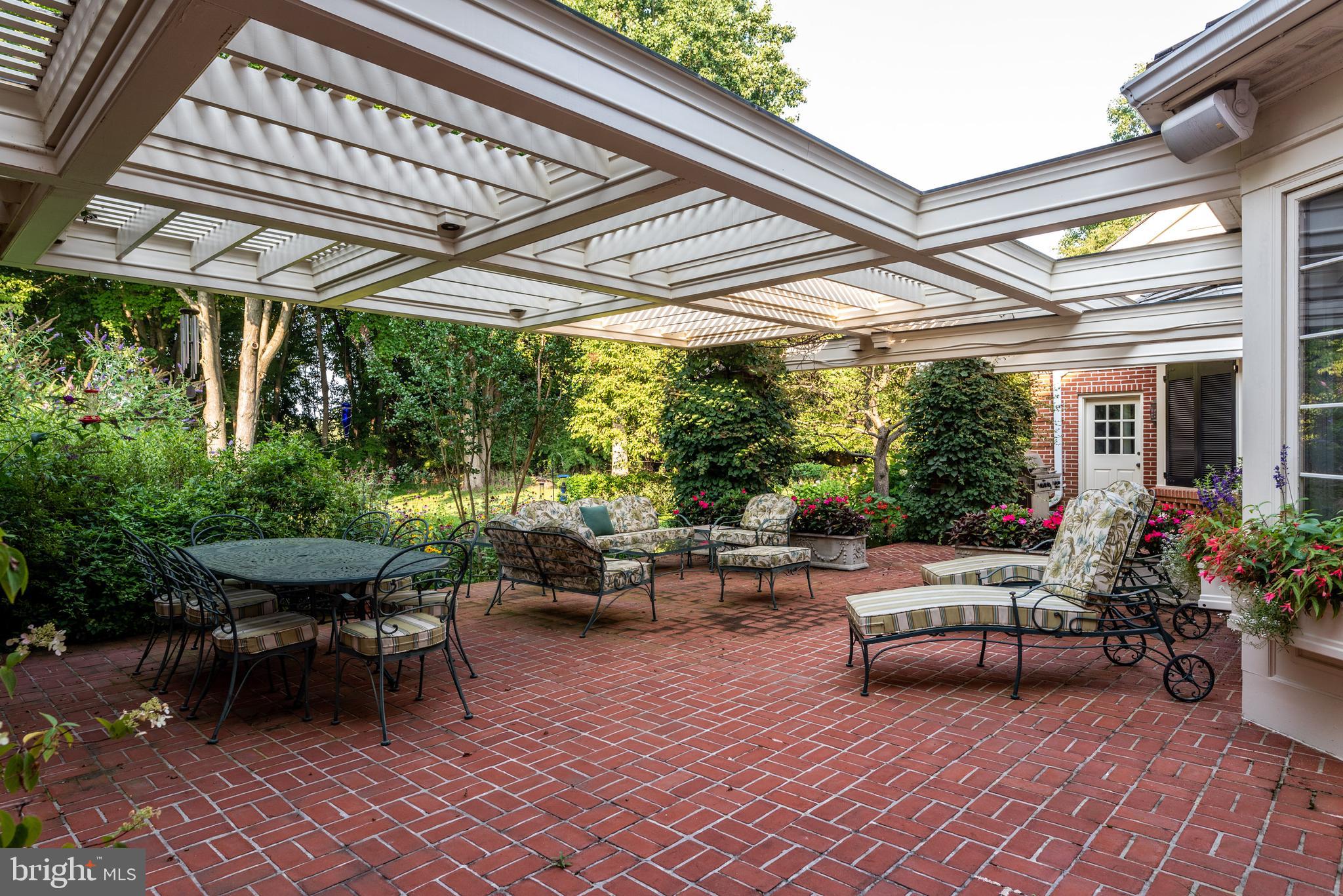 RADNOR HUNT - Residential