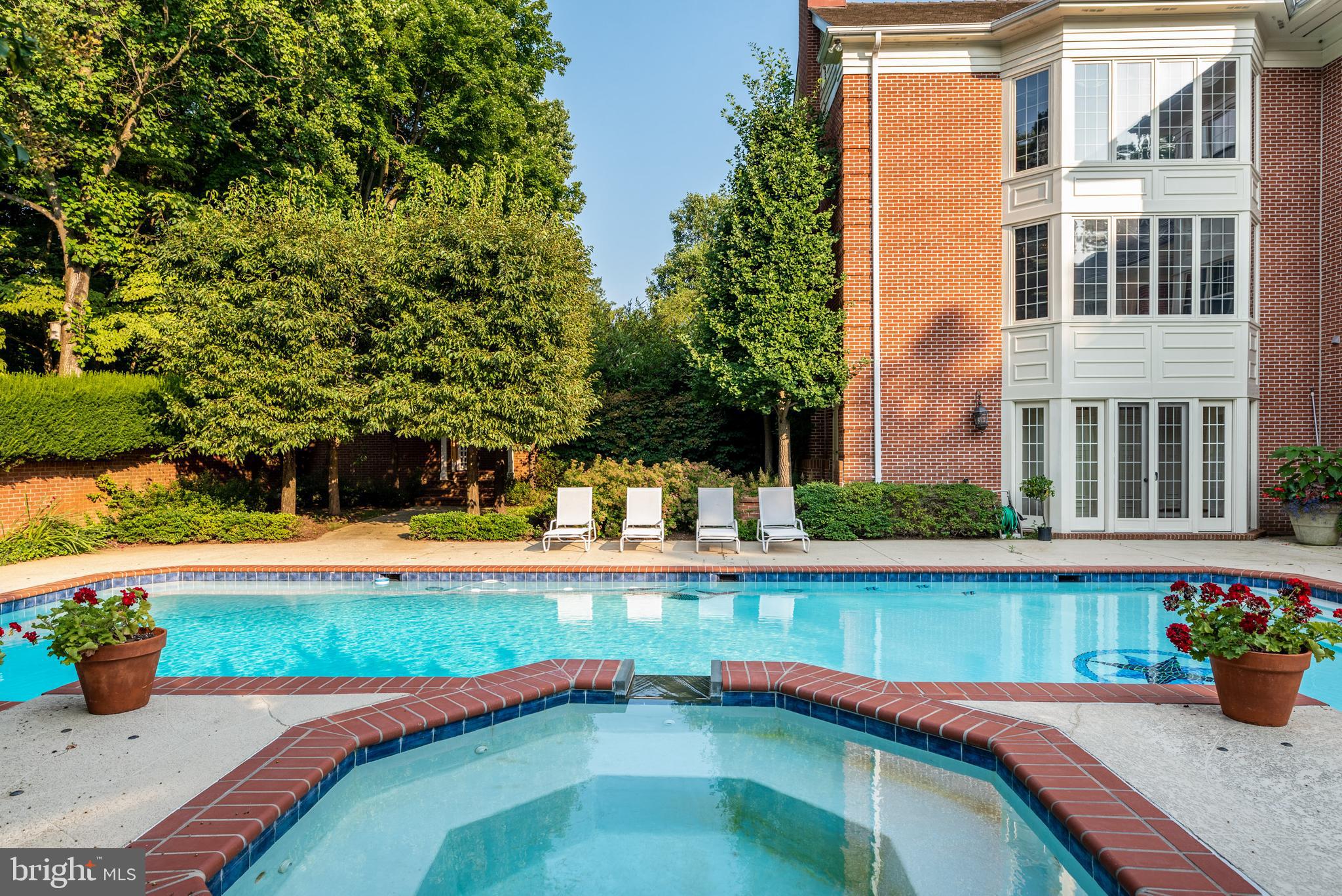 RADNOR HUNT - Residential