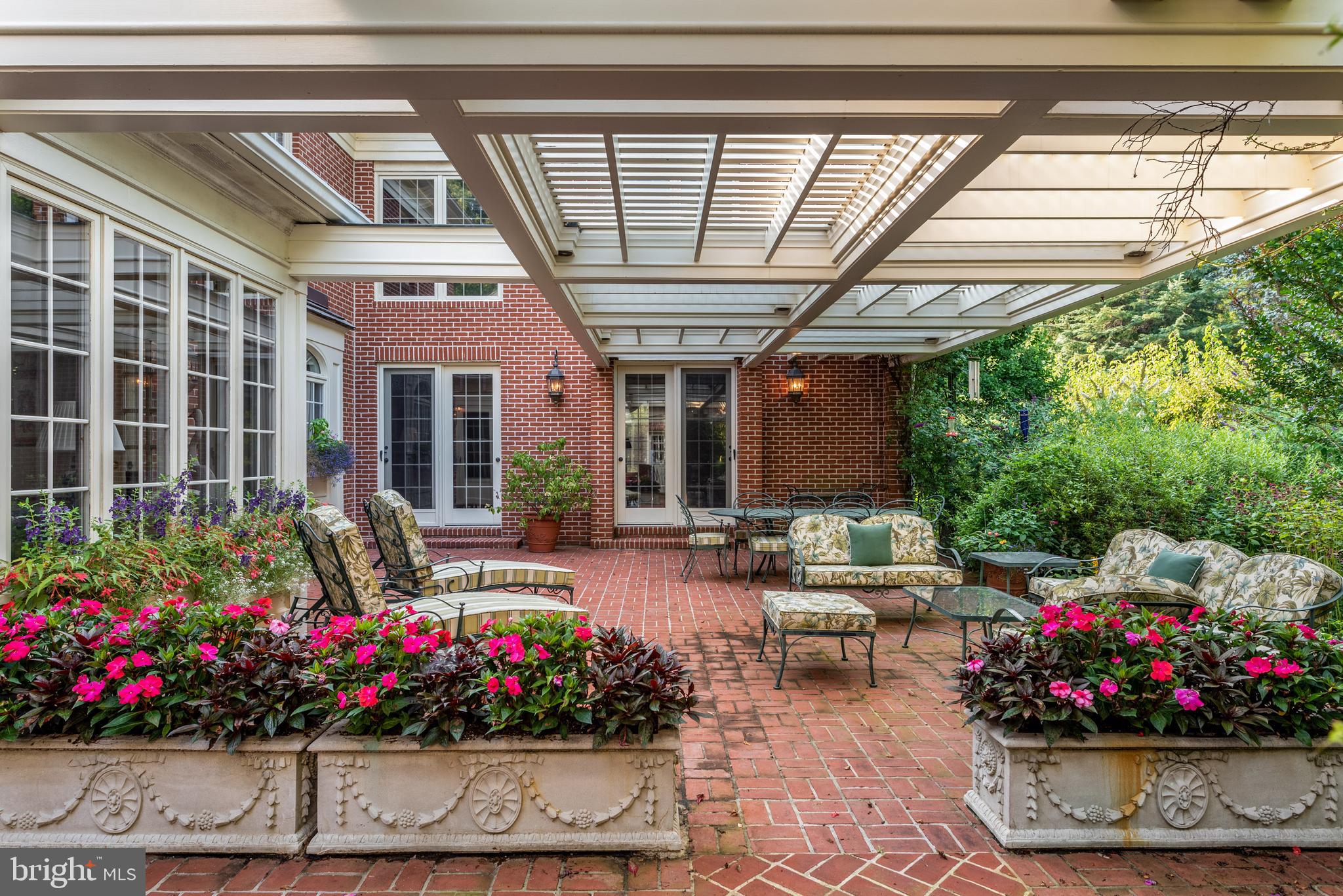 RADNOR HUNT - Residential