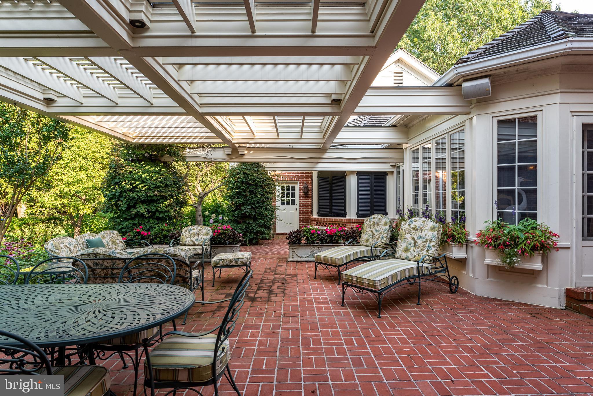 RADNOR HUNT - Residential