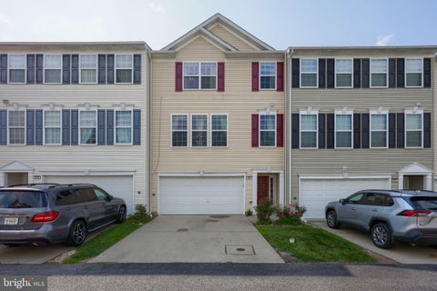 Townhouse For Sale - 2307 Golden Eagle Drive<br/> York County, New York, PA 17408