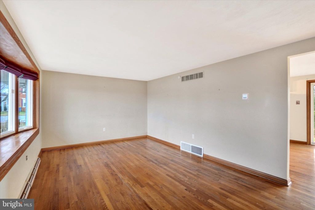 Photo of 2160 N Susquehanna Trail, YORK, PA 17404 (MLS # PAYK2095530)