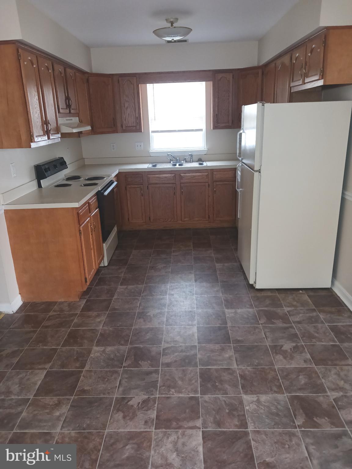 341 WOODPOINT AVENUE A & B