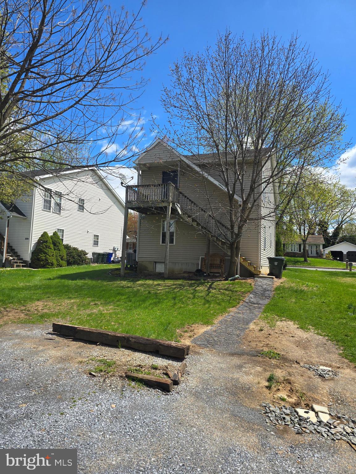 341 WOODPOINT AVENUE A & B