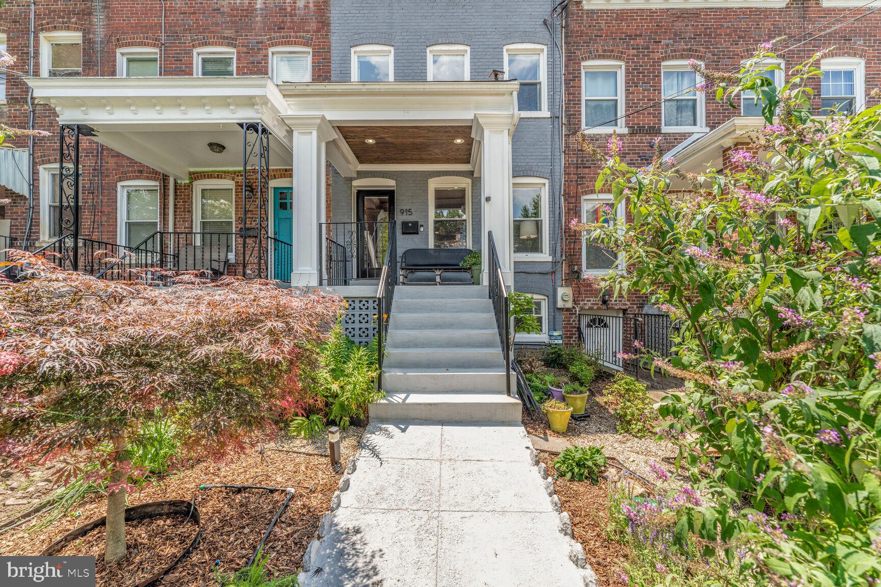 915 HAMLIN STREET NE