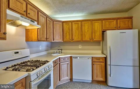Condo For Rent - 61 Aspen Court<br/> HAMILTON, NJ 08619