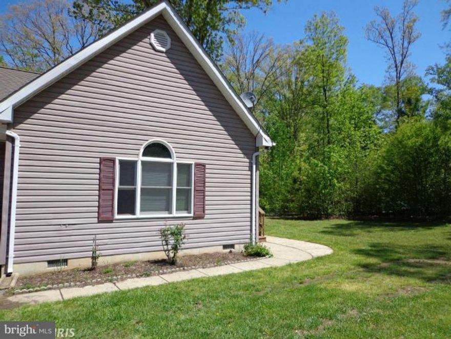 Utilities included!  STUDIO apt with private entrance. Located on quiet cul-de-sac 10 min. from NAS Pax River,  House backs to trees.  Washer/dryer included, lawn maint. and trash pick-up included too! Large attic for storage space.  Good credit and employment required.