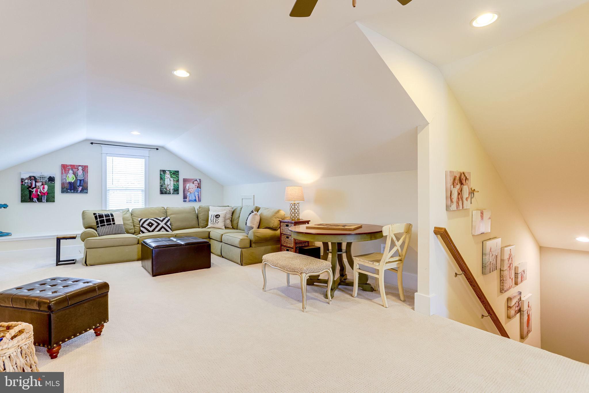 THE WILLIAMSBURG - Residential