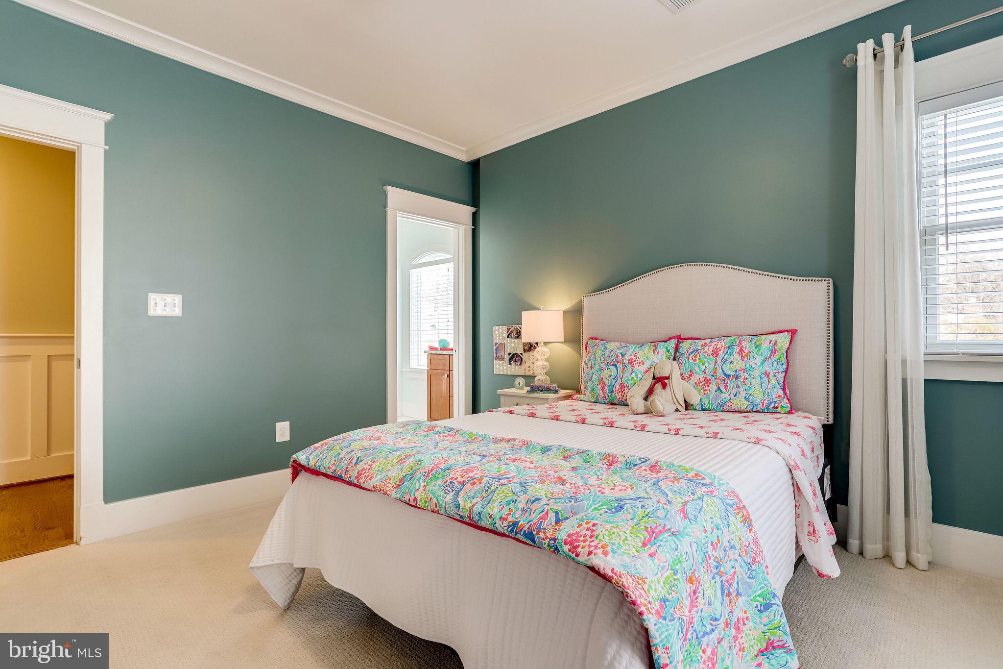 THE WILLIAMSBURG - Residential