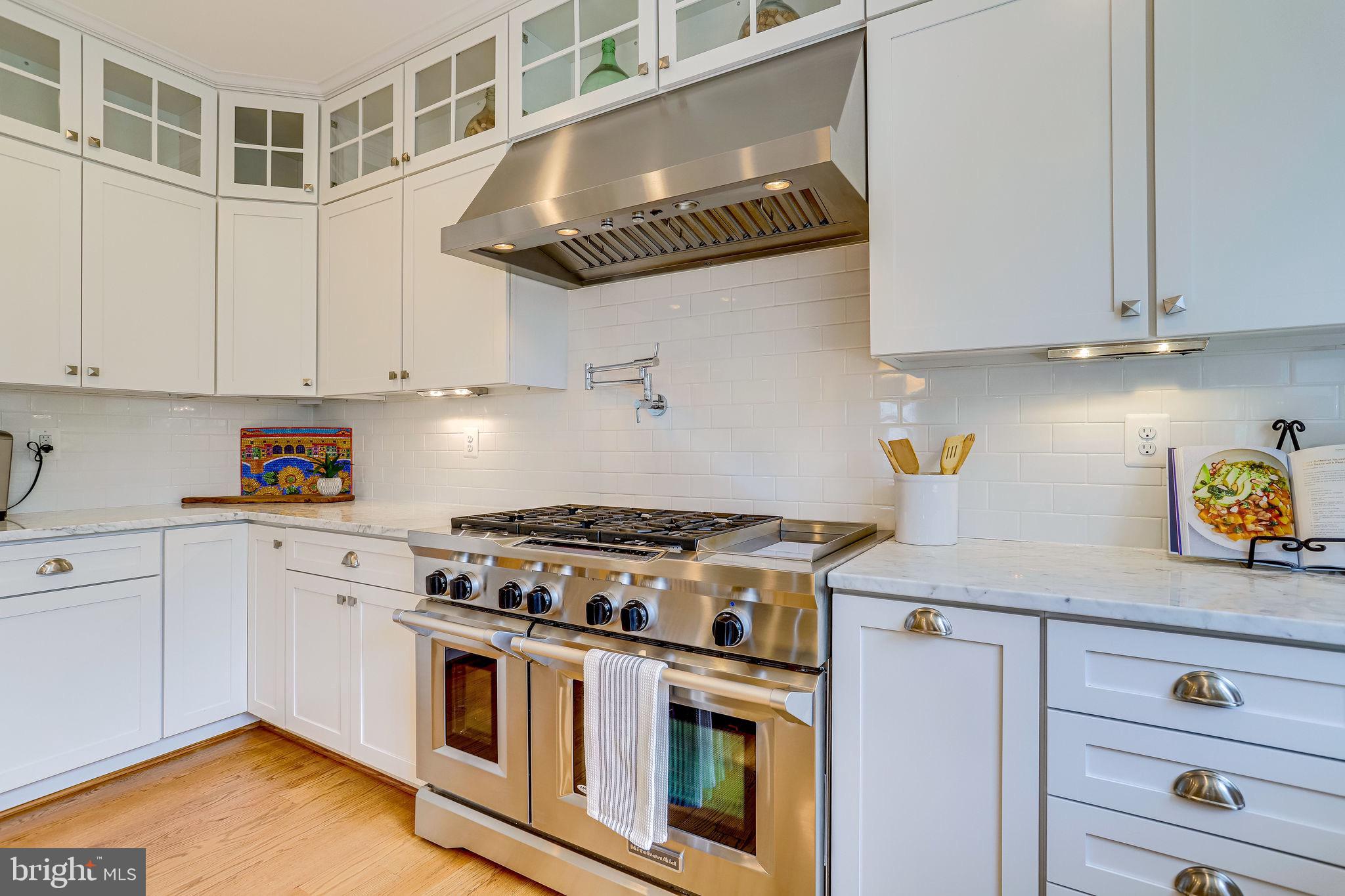 THE WILLIAMSBURG - Residential