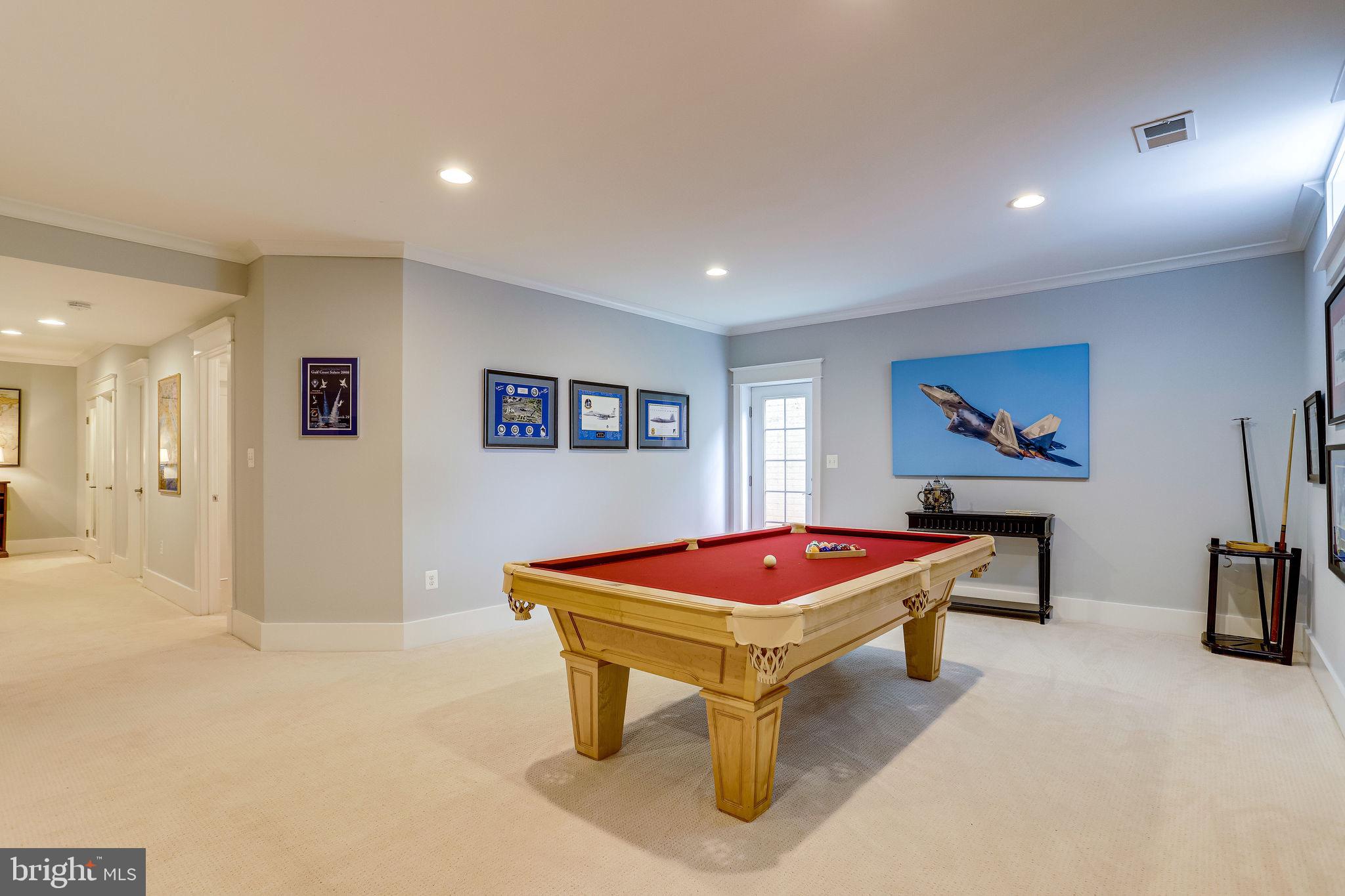 THE WILLIAMSBURG - Residential