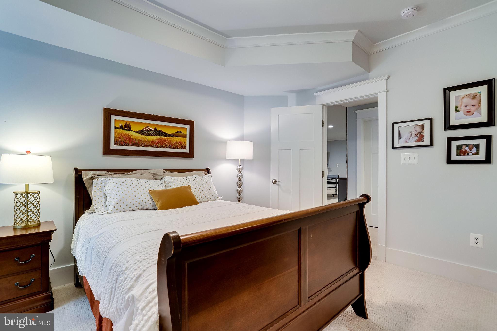 THE WILLIAMSBURG - Residential